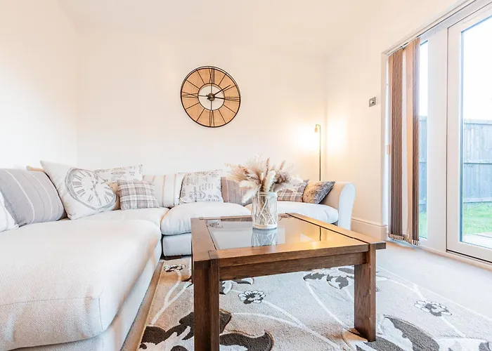 Дом отдыха 4 Bedroom Town House- Free Parking, Perfect For Families And Contractors Манчестер