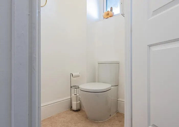 Дом отдыха 4 Bedroom Town House- Free Parking, Perfect For Families And Contractors Манчестер