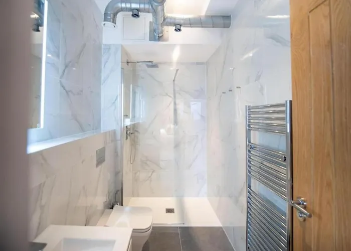 Hive By The Heim 아파트