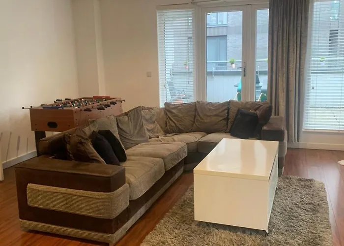 Spacious Penthouse With Parking 아파트 맨체스터