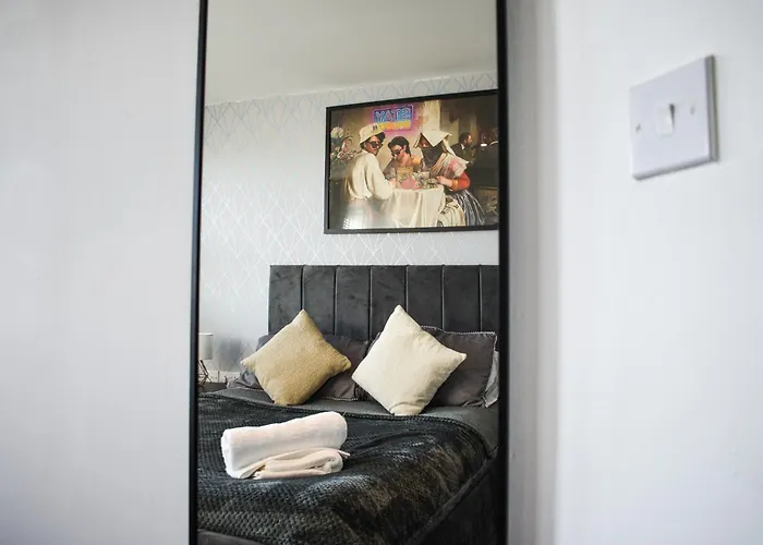 New Stylish Free Parking Sleeps 5 Or 6