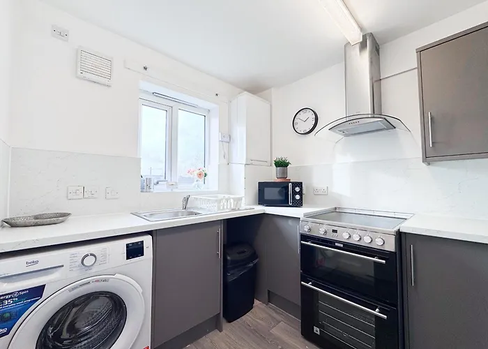 Apartamento Lokfu Garden By Furnished 3 Bedroom House Free Parking Perfect For Contractors And Families Mánchester