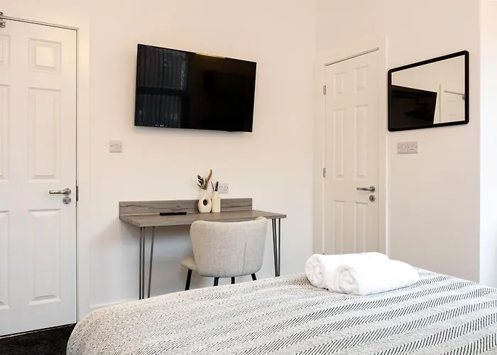 Private Ensuite With Kitchen Access By Irwell