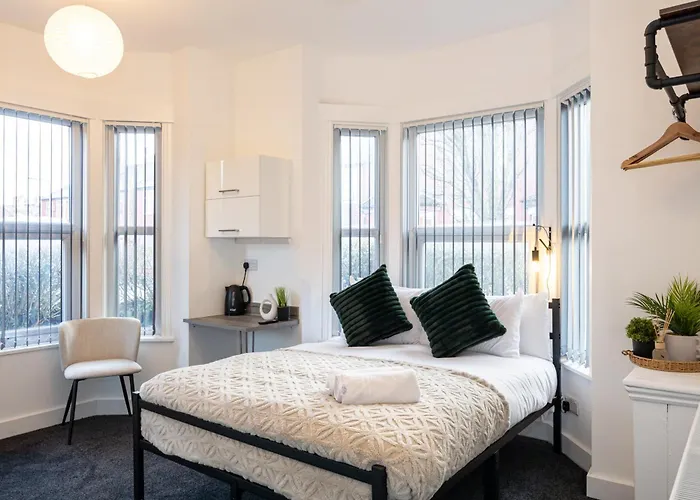 Private Ensuite With Kitchen Access By Irwell