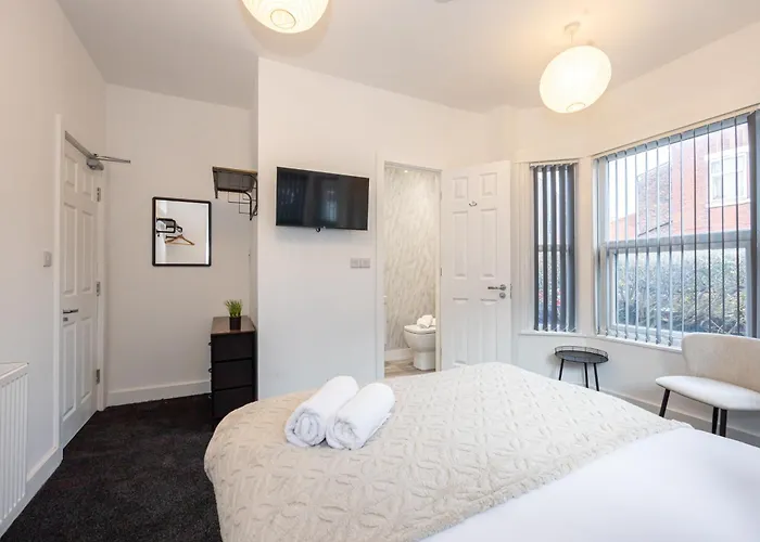 Private Ensuite With Kitchen Access By Irwell *