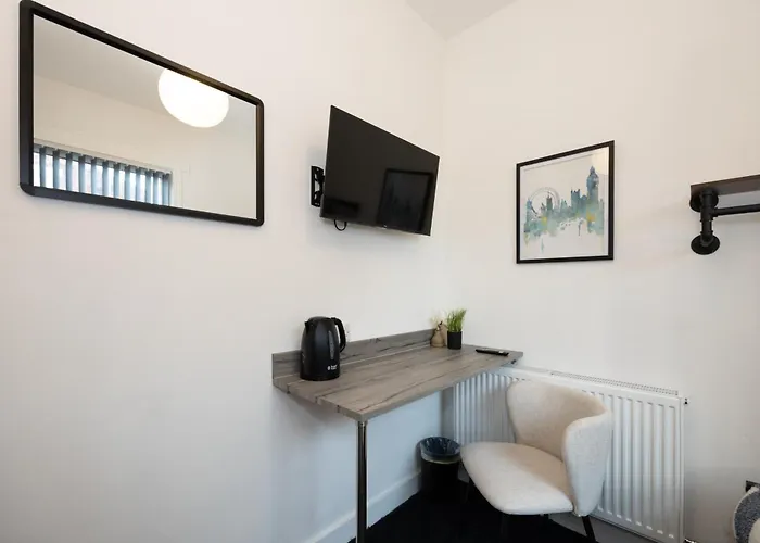 Private Ensuite With Kitchen Access By Irwell *