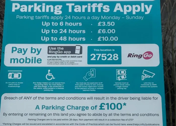 Apartment Penthouse Height Flat, View Balcony, Quiet, Free Wifi, Gym & Minimalistic *