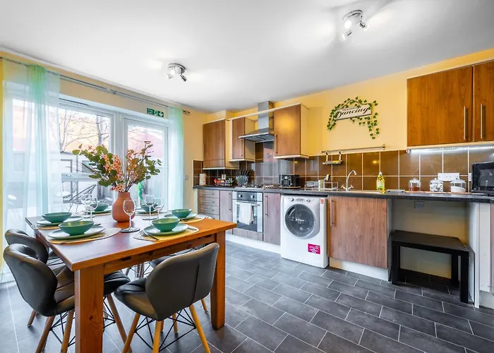 Cosy 4-bed House L Garden L Free Parking L Wifi L Specious L Hosted By The Cosy Corner Nationwide Μάντσεστερ