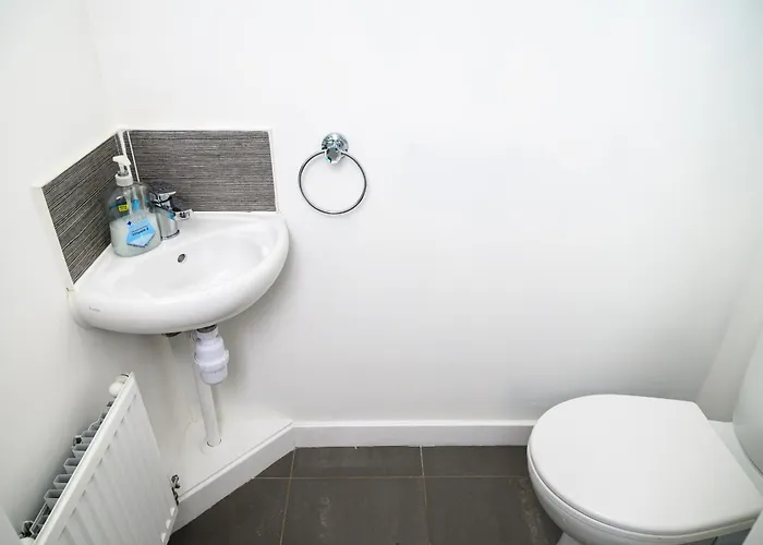 Ferienhaus House With Garden, Sleeps 5, Centre Close, Manchester, Free Fast Wi-fi, Free Parking, 55-inch Tv, Self-check In - Contractors!