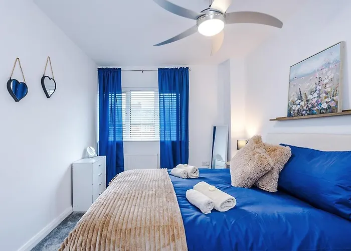 Apartamento Stunning In Altrincham, Large Driveway, Sleeps 7, Perfect For Groups *