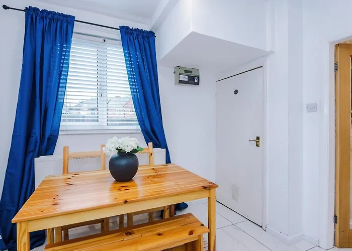 Stunning In Altrincham, Large Driveway, Sleeps 7, Perfect For Groups Apartamento *