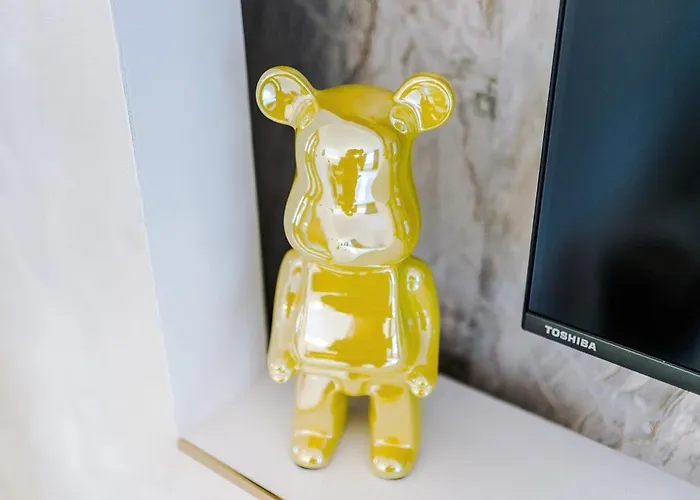 Stunning In Altrincham, Large Driveway, Sleeps 7, Perfect For Groups