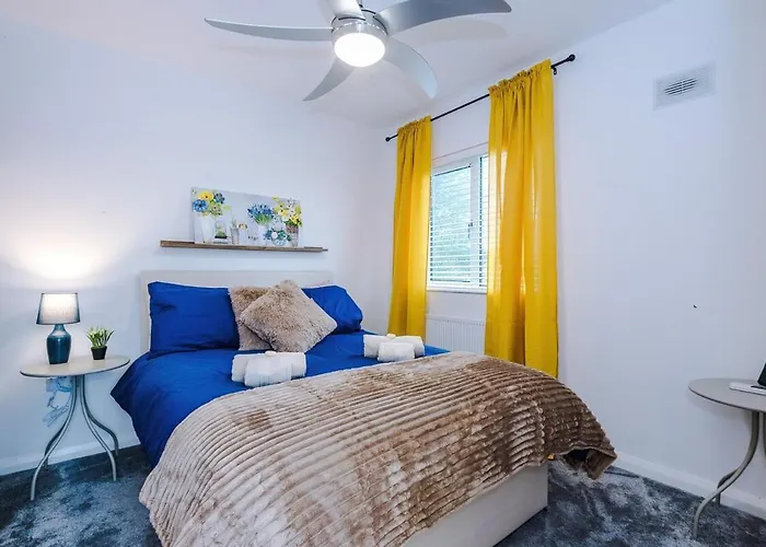 Apartamento Stunning In Altrincham, Large Driveway, Sleeps 7, Perfect For Groups