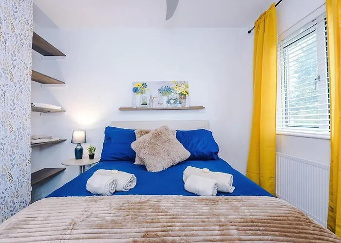 Stunning In Altrincham, Large Driveway, Sleeps 7, Perfect For Groups Apartamento