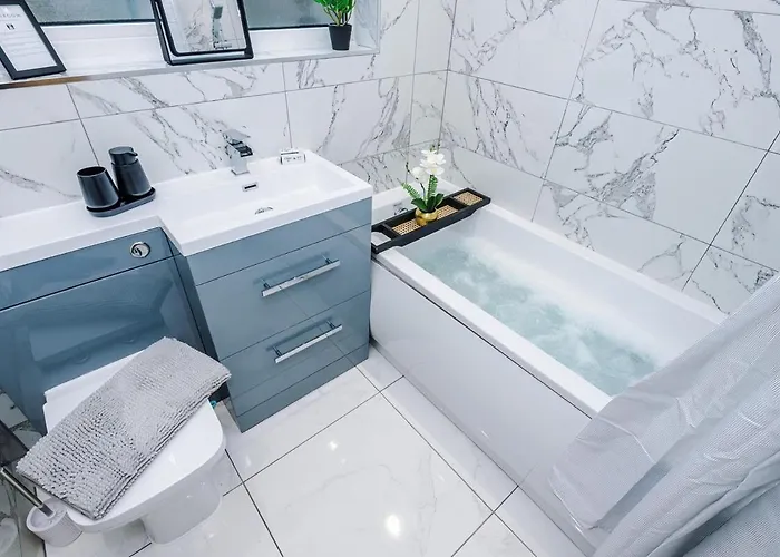 Apartamento Stunning In Altrincham, Large Driveway, Sleeps 7, Perfect For Groups