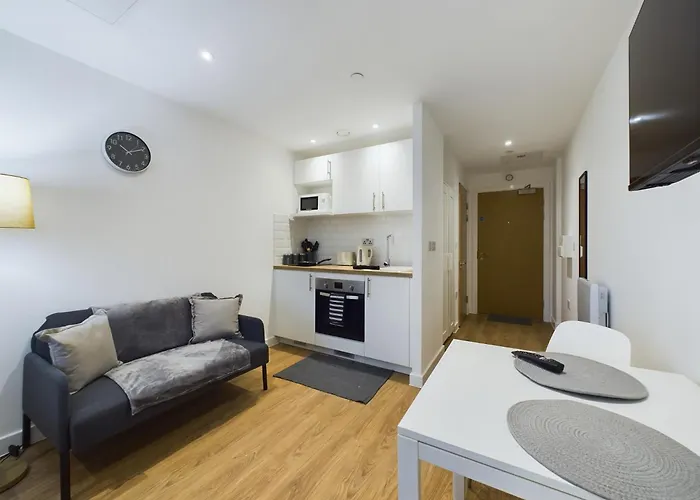 Comfortable In Cheltenham Estalagem