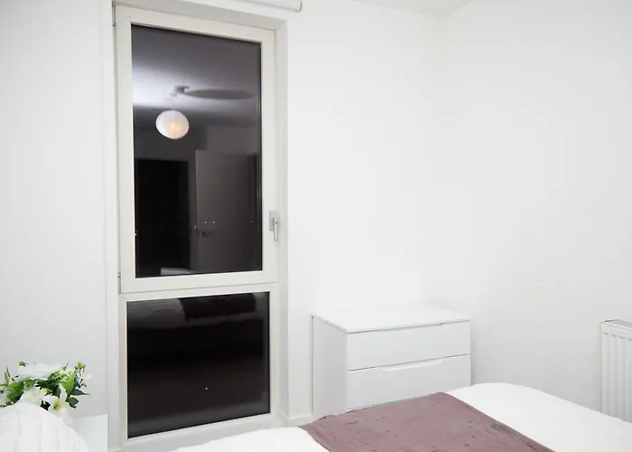 Manc With Balcony 아파트 맨체스터