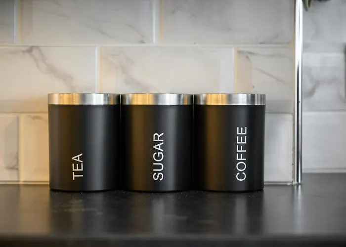 Spacious 4-bed Luxury - Garden, Free Parking, Sleeps 8 Apartman Manchester