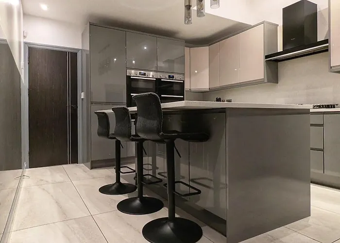 펜션 Beautiful 5 Bedroom Sleeps 12 People In 맨체스터