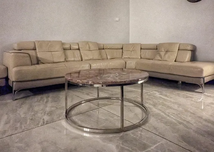 Beautiful 5 Bedroom Sleeps 12 People In *