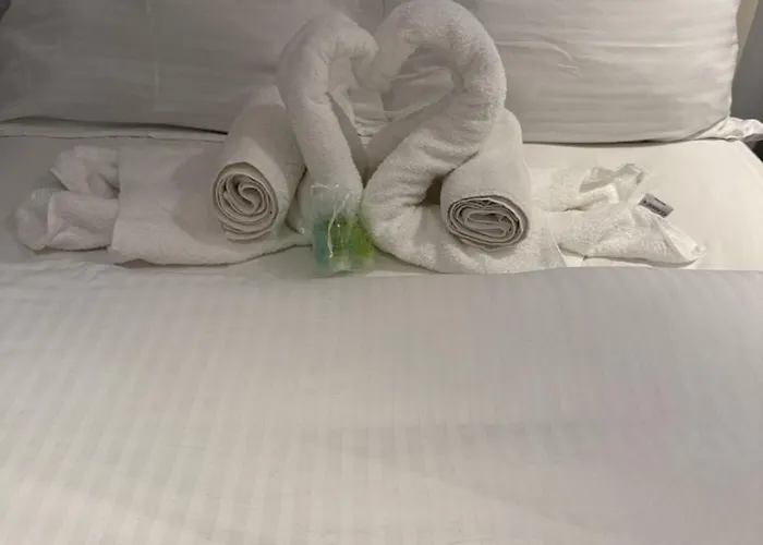 Beautiful 5 Bedroom Sleeps 12 People In 펜션 *