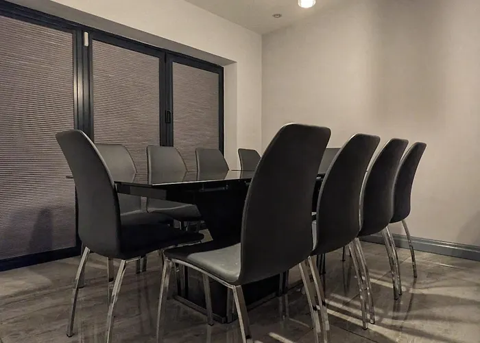 펜션 Beautiful 5 Bedroom Sleeps 12 People In *