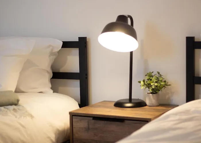 펜션 Stylish Cosy 4-bed Home, Sleeps Up To 10 With Large Sofa Bed, Near Royal Infirmary & Universities, Free Parking & Ultra-fast Wifi