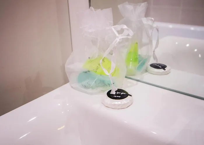 Charming 1br House In Eccles With Free Parking *