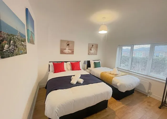 Betahouse -3br -pool Table -free Parking -spacious * Manchester