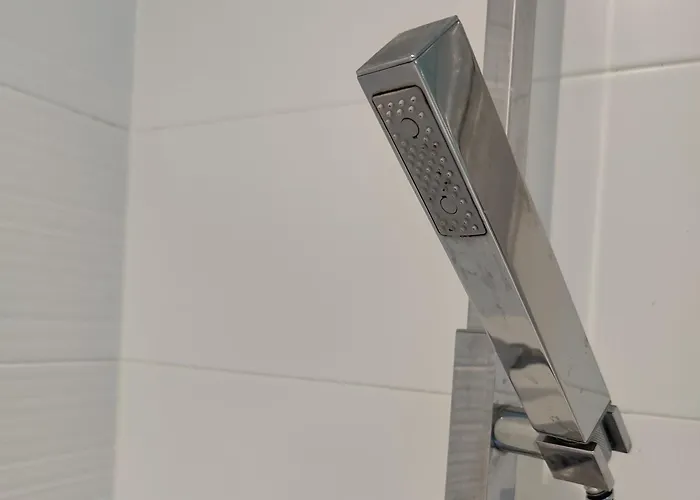 아파트 Spacious Homely Near Ao Arena And Shopping Centre With 500mbps Internet & Netflix *