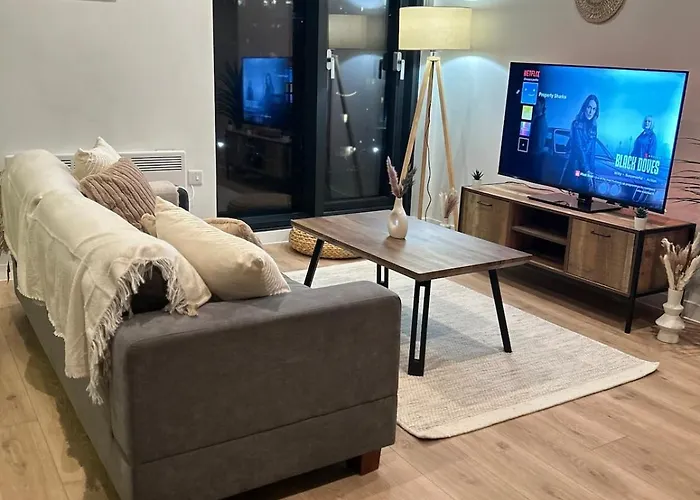 Spacious Terrace Gym Free Parking