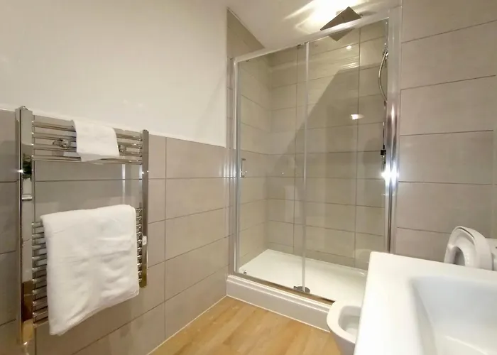 Luxury 2 Bed 2 Bath Flat Near Old Trafford