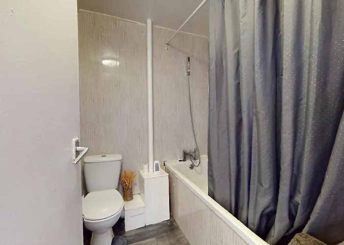 Amazing And Immaculate 2-bed House In Сasa de vacaciones