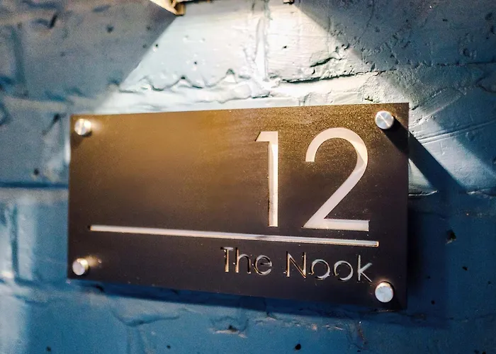 Opulent Oasis Large Luxury Sleeps 10 Feriehus