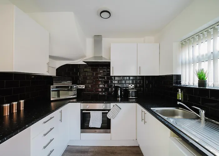 3br | Parking | Contractor | A57 & M60 Links *