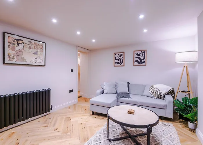 Opulent Oasis Large Luxury Sleeps 10 *