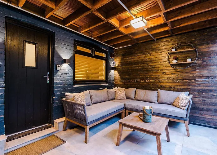 Opulent Oasis Large Luxury Sleeps 10 Feriehus Manchester