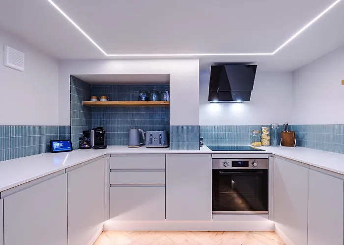 Opulent Oasis Large Luxury Sleeps 10 Manchester