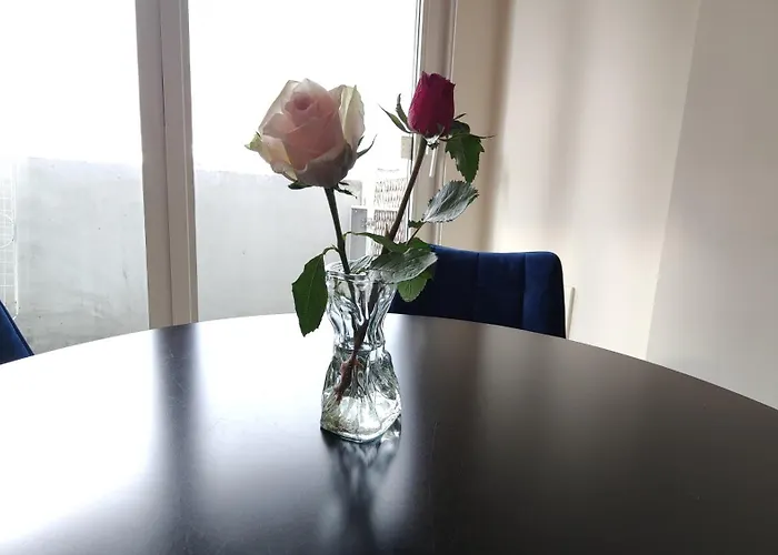 Spacious Homely Near Ao Arena And Shopping Centre With 500mbps Internet & Netflix