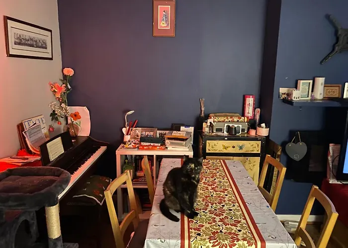 Comfortable Cat-friendly With Garden & Parking Habitación en casa particular Mánchester