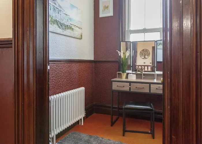 Villa Victorian Elegance At Kingscliffe, Sleeps 17