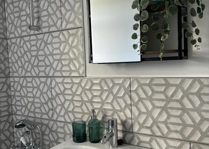 Blackley Rustic Gem A Suburb Hideaway *