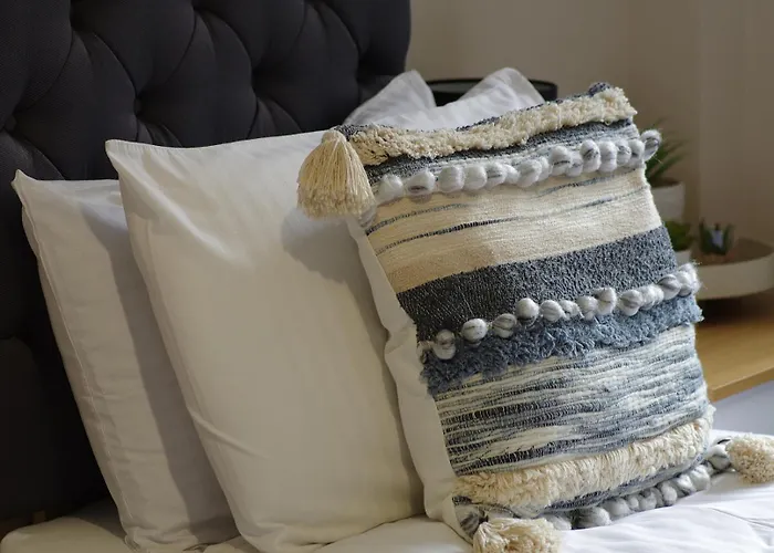 Апартаменты 2 Bed 2 Bath Close To Ctre Sleeps 5 -free Parking *