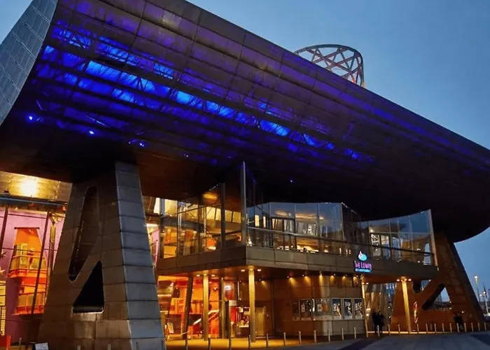 With 2 Parking Spaces! Apartamento