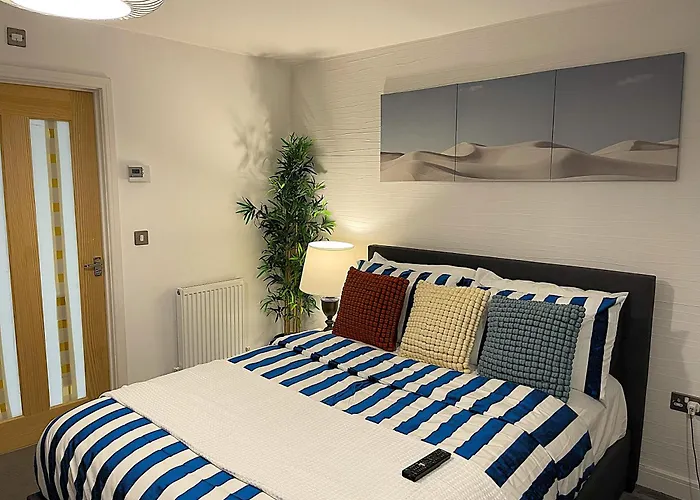 Luxury - Pick A - Free Parking & Kitchen Access, Near Etihad Stadium, The Coop Live & Piccadilly Station,