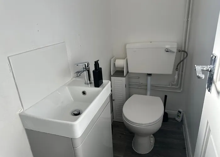 Pool&tennis Table - Up To 40 Percent Off Old Trafford 3 Bed Ferienhaus