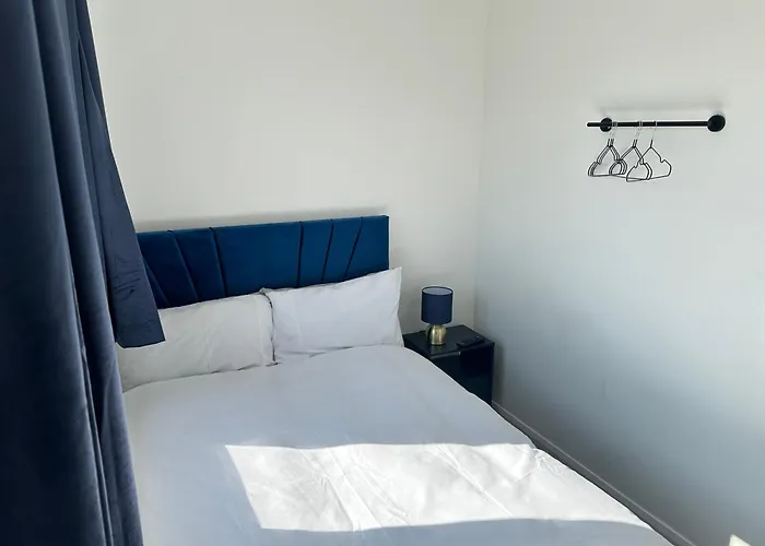 Pool&tennis Table - Up To 40 Percent Off Old Trafford 3 Bed Ferienhaus Manchester