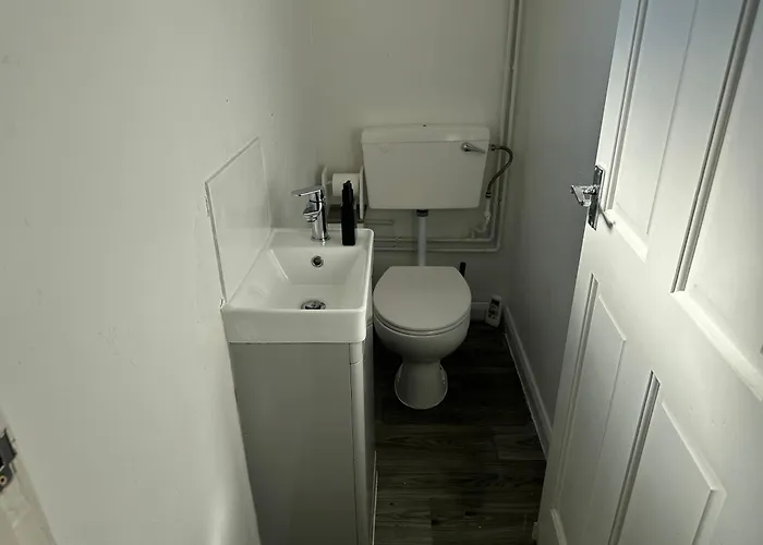 Pool&tennis Table - Up To 40 Percent Off Old Trafford 3 Bed Ferienhaus