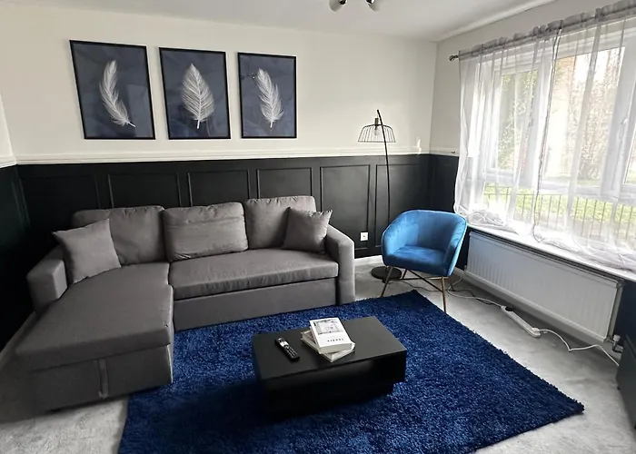 Pool&tennis Table - Up To 40 Percent Off Old Trafford 3 Bed Ferienhaus