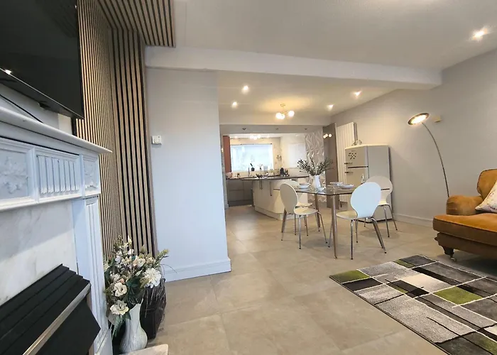 Spotless And Spacious Manchester